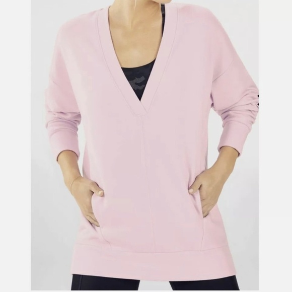 Fabletics Women's Rosaline Deep V-Neck Pullover Sweatshirt Pink Oversized Medium - Picture 1 of 13